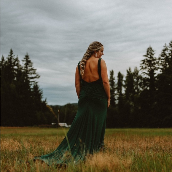 AVA PROM DRESS BEAUTIFUL - Picture 2 of 3